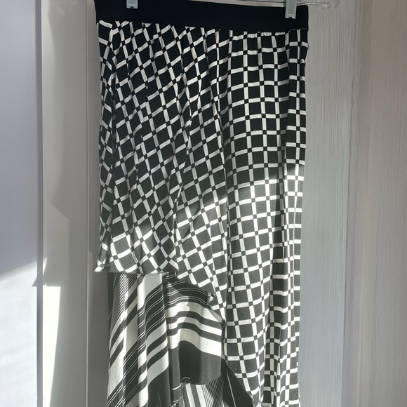 Isola Marras black and white biased skirt. EU 38. Brand new with tags. - Picture 9 of 12